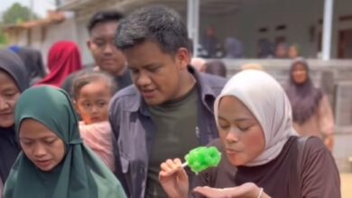 Rara Anak Cak Imin Ditemani Mikail Baswedan Makan Es Serut Saat Kampanye, Netizen Ikut Gemas: Kawal Sampai Pelaminan