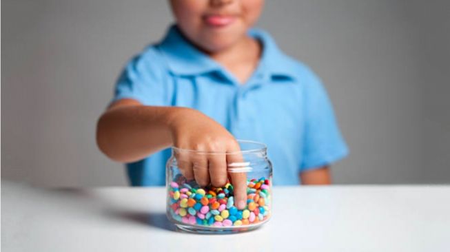 Pengaruh Makanan Manis terhadap Lingkup Aspek Kesehatan Gigi Anak, Benarkah Bisa Bikin Gigi Berlubang?