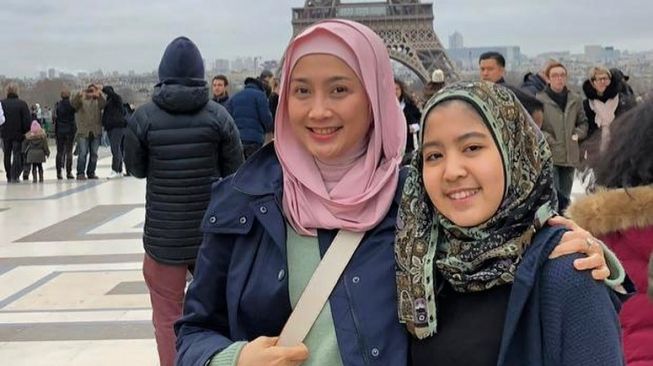 Kuliah pada IPB, 5 Potret Anak Desy Ratnasari lalu Sammy Hamzah Sudah Jadi Mahasiswi