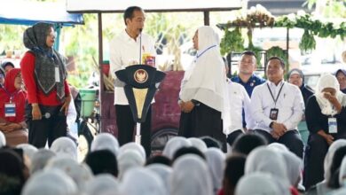Presiden Jokowi Puji Sistem Keripik Tempe Milik Nasabah PNM Mekaar dalam di Sumatera Utara