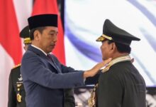 Jokowi Beri Pangkat Jenderal Kehormatan ke Prabowo, FRD: Lukai Hati Keluarga Korban Penculikan 98′