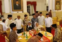 Jokowi Buka Puasa Bareng Menteri-menteri di Istana Negara